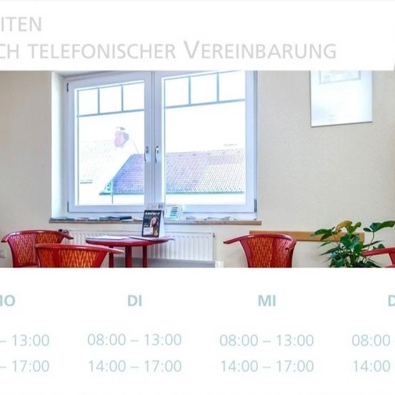 Bild enthält, Interior Design, Living Room, Adult, Female, Person, Woman, Table, Windowsill, Face, Chair