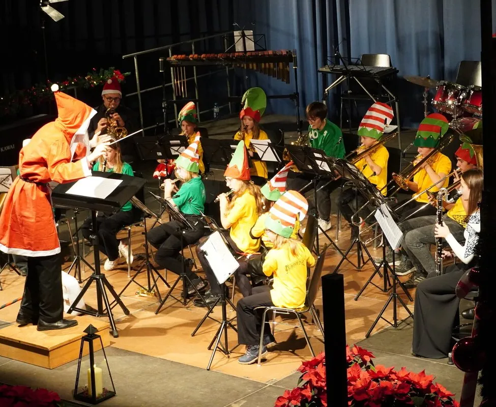 Group Performance, Music, Music Band, Musician, Performer, Person, Adult, Female, Woman, Indoors