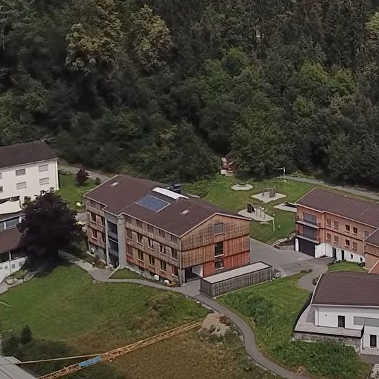 Bild enthält, Architecture, Building, Outdoors, Housing, Driveway, House, Aerial View