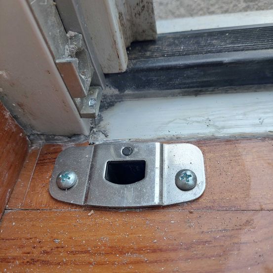 Bild enthält, Wood, Hardwood, Window, Plywood