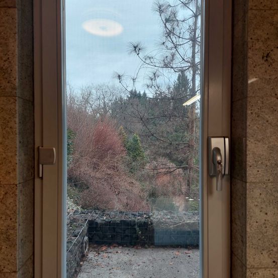 Bild enthält, Window, Windowsill, Door