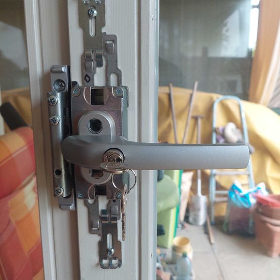 Bild enthält, Door, Handle