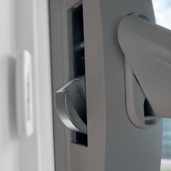 Bild enthält, Handle, Mailbox