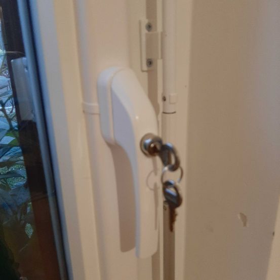 Bild enthält, Door, Handle, Indoors