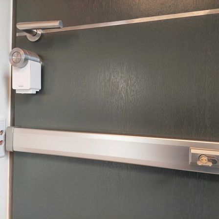 Bild enthält, Indoors, Blackboard, Interior Design, Shelf