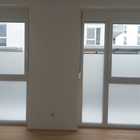 Bild enthält, Door, Sliding Door, French Window, Window, Windowsill, Building, Housing