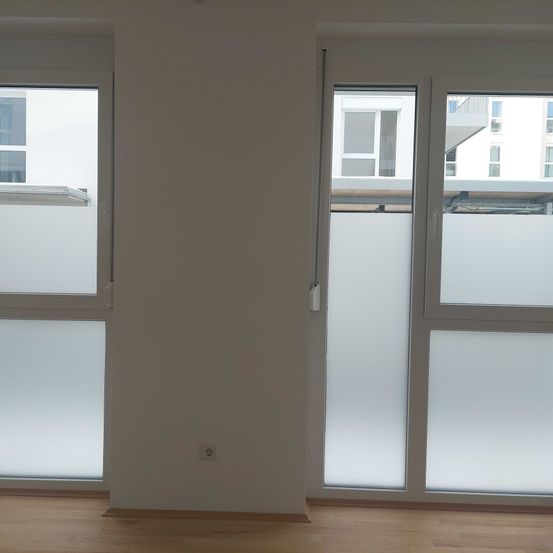 Bild enthält, Door, Sliding Door, French Window, Window, Windowsill, Building, Housing