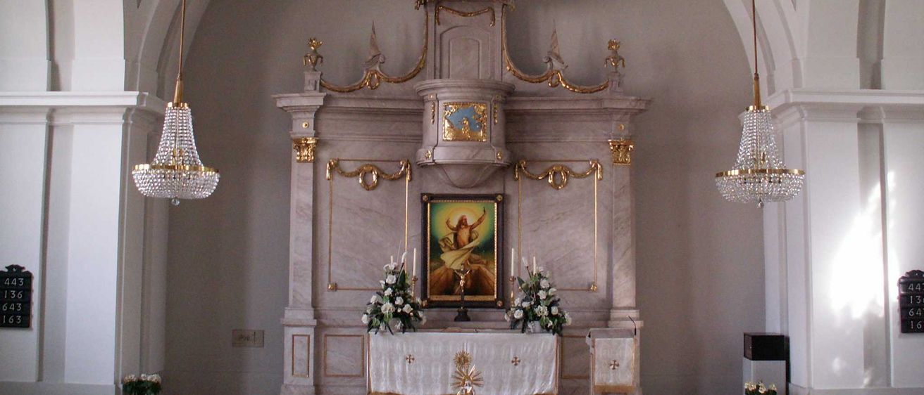 Bild enthält, Altar, Architecture, Building, Church, Prayer, Indoors, Chapel