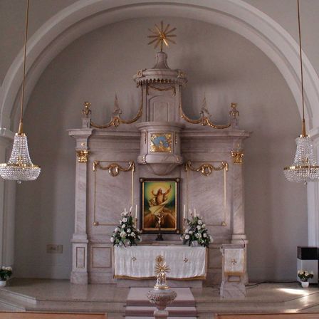 Bild enthält, Altar, Architecture, Building, Church, Prayer, Indoors, Chapel