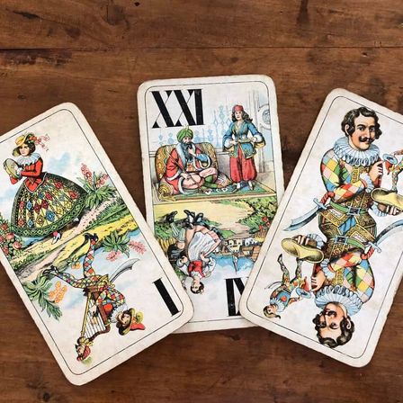 Bild enthält, Person, Face, Head, Adult, Male, Man, Text, Number, Symbol, Painting