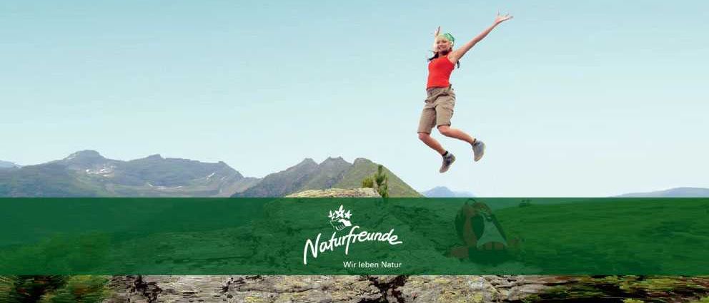 Bild enthält, Nature, Outdoors, Peak, Shorts, Boy, Child, Male, Person, T-Shirt, Scenery