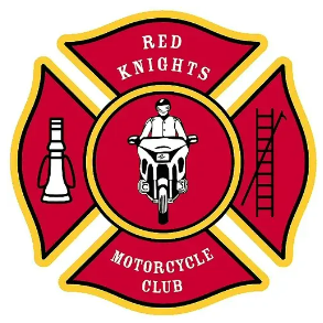 Das Logo des Red Knights Motorradclubs zeigt einen Schild mit Feuerwehrhelm, Feuerlöscher, Motorradfahrer und Leiter auf rotem Hintergrund.