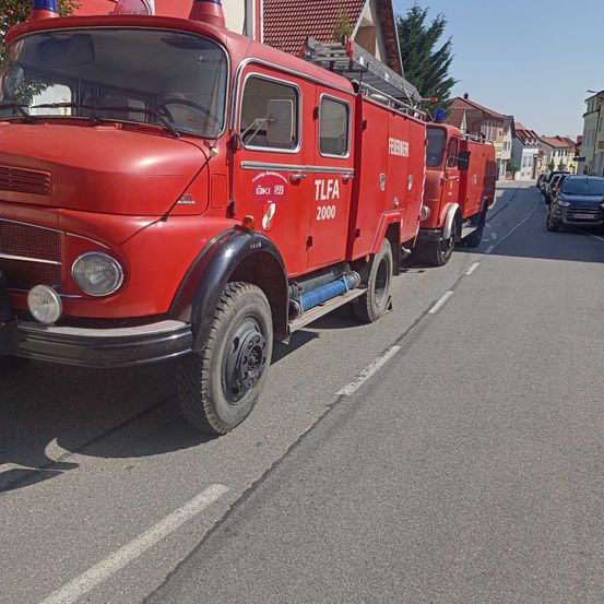 Bild enthält, Transportation, Vehicle, Truck, Fire Truck, Person