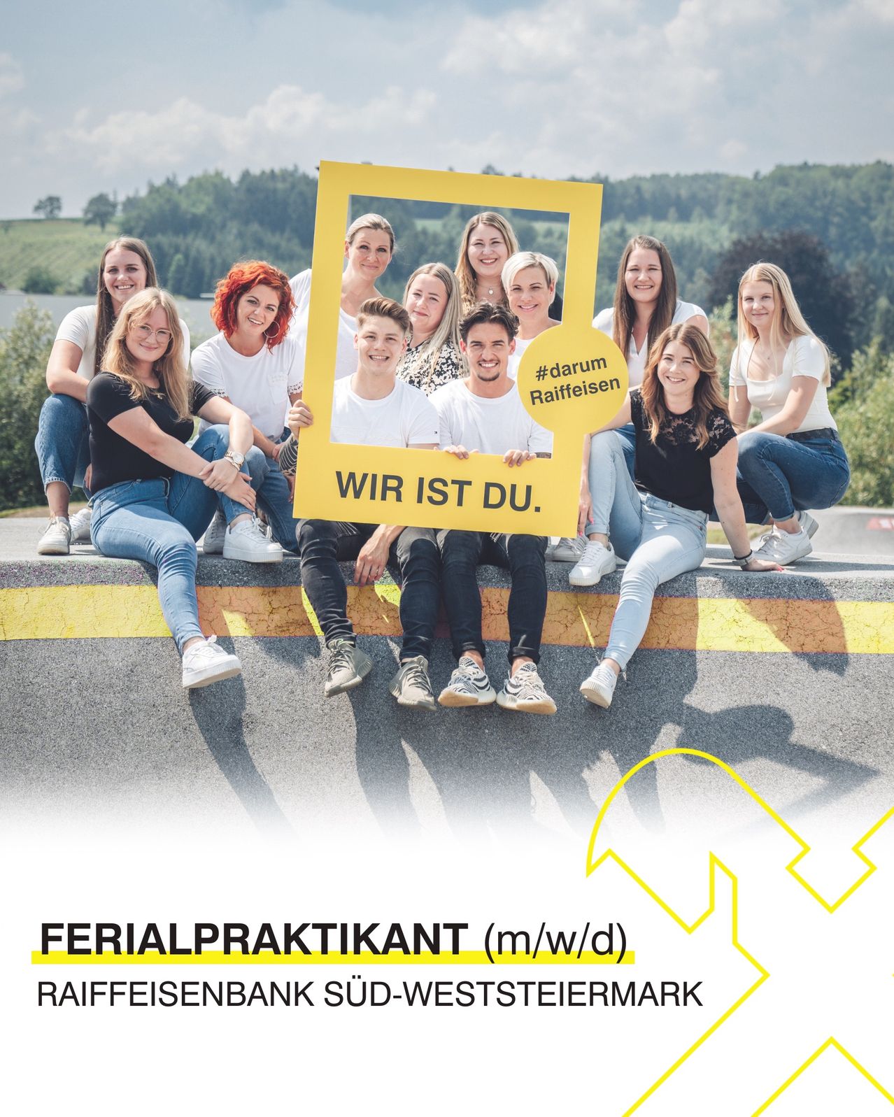 Bild enthält, Advertisement, People, Person, Pants, Poster, Shoe, Jeans, Boy, Male, Teen