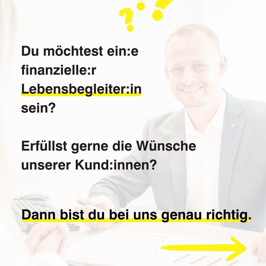Ein lächelnder Mann im Anzug schreibt auf einem Blatt Papier. Er hält einen Stift und scheint an einem Laptop zu arbeiten. Der Text auf dem Bild lautet: 'Möchtest du ein finanzieller Lebensbegleiter sein?'
