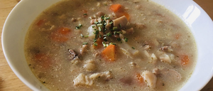 Bild enthält, Food, Meal, Dish, Bowl, Soup Bowl, Plate, Soup