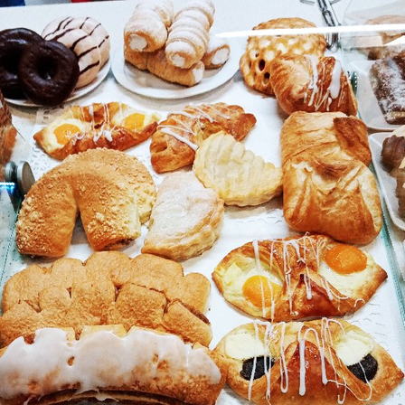 Bild enthält, Brunch, Food, Dessert, Pastry, Shop, Bread