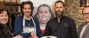 Bild enthält, Adult, Male, Man, Person, Female, Woman, Accessories, Glasses, Face, Necklace