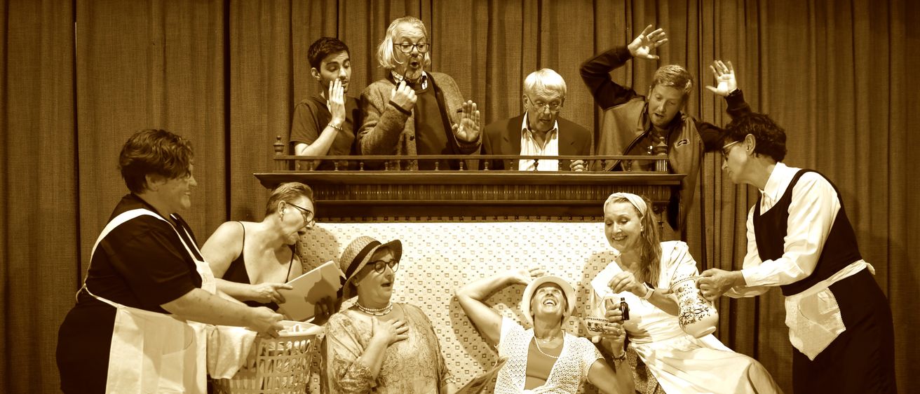 Bild enthält, Couch, Adult, Male, Man, Person, Female, Woman, Bride, Shoe, People