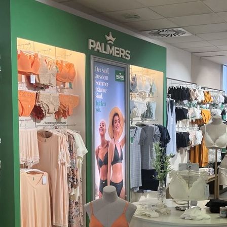 Bild enthält, Shop, Person, Boutique, Indoors, Market, Grocery Store, Supermarket, Face