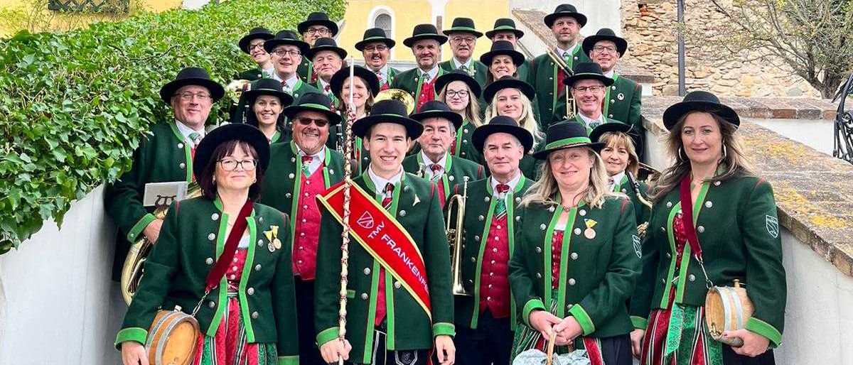 Bild enthält, Adult, Female, Person, Woman, People, Coat, Male, Man, Face, Student