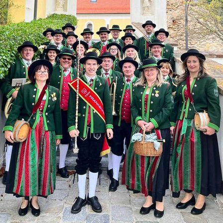 Bild enthält, Adult, Female, Person, Woman, People, Coat, Male, Man, Face, Student