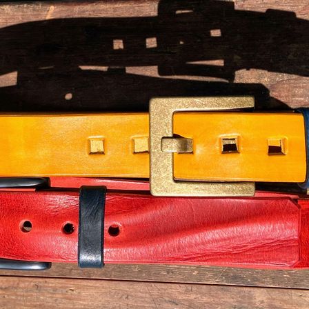 Grtel_rot_gun_gelb_blau