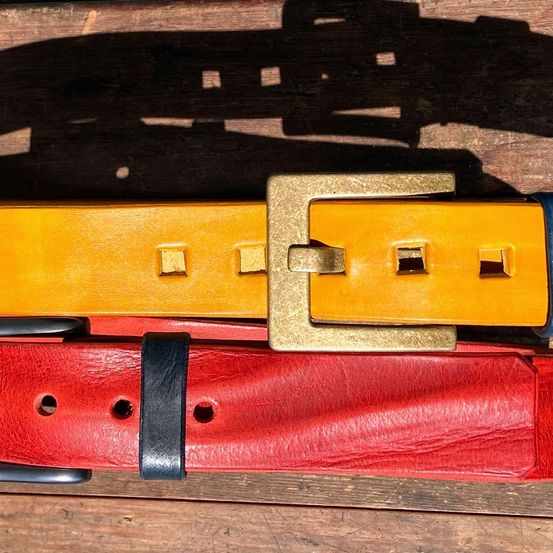 Grtel_rot_gun_gelb_blau