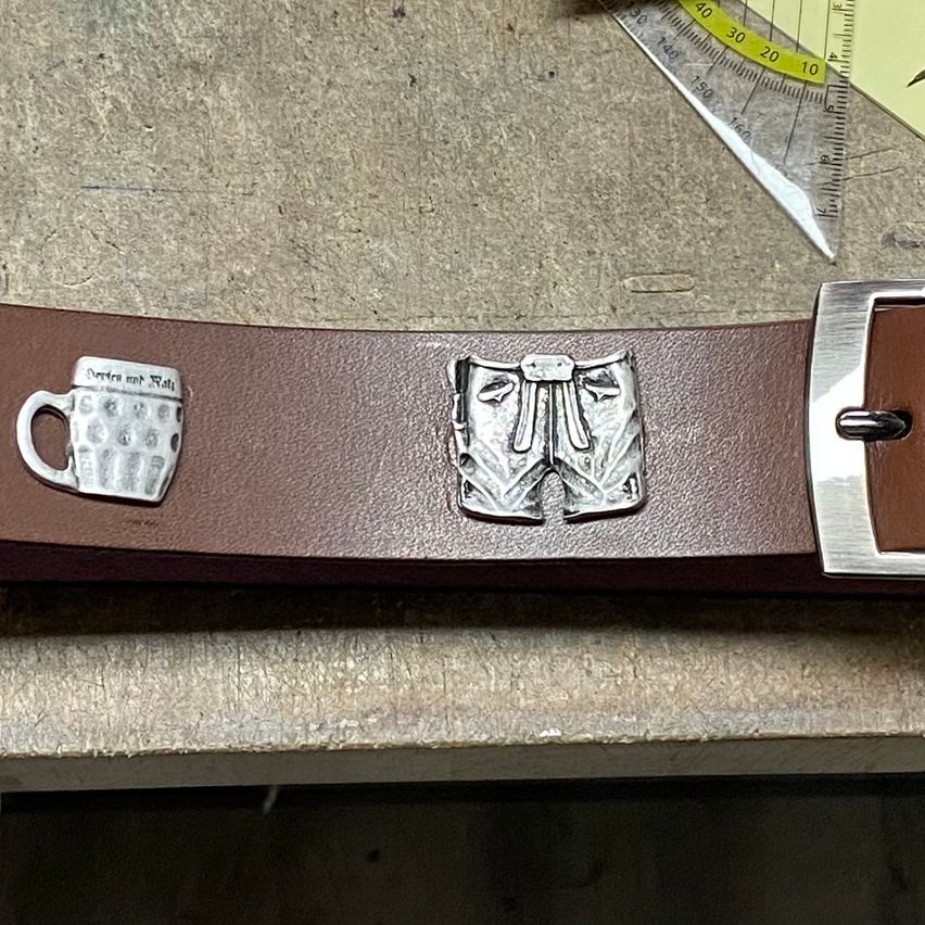 Bild enthält, Accessories, Strap, Belt, Blade, Dagger, Knife, Weapon