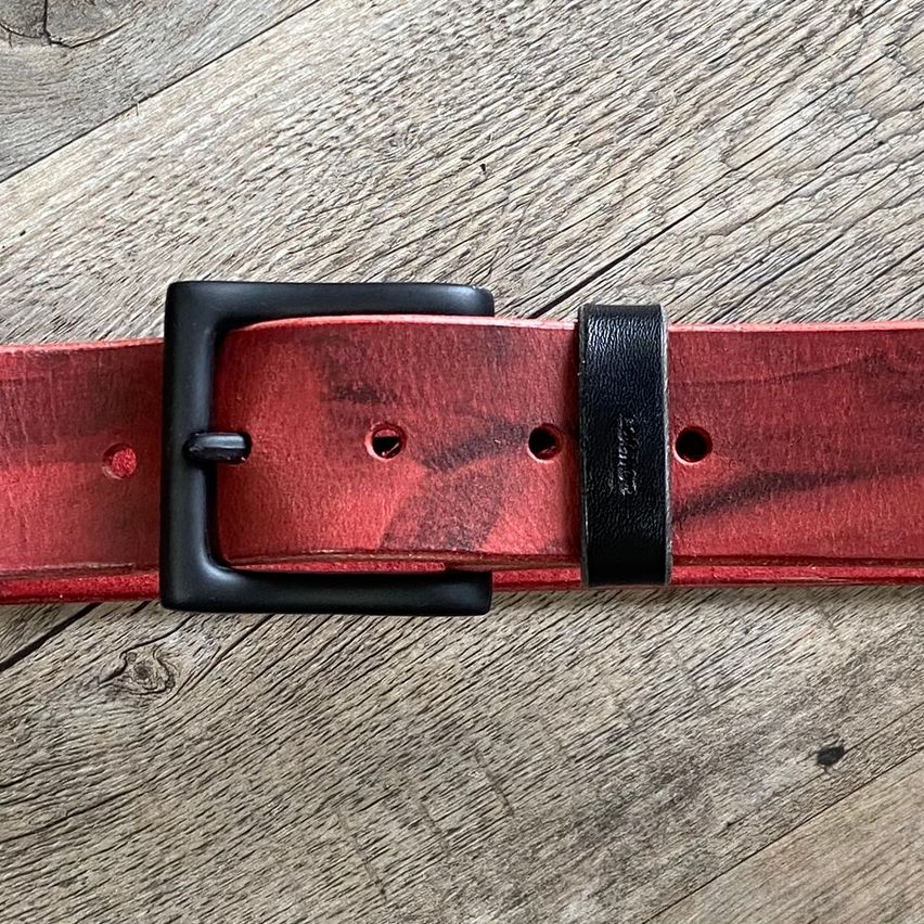 Bild enthält, Accessories, Belt, Blade, Knife, Weapon, Strap