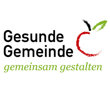 Das Logo für Gesunde Gemeinde zeigt 'Gesunde Gemeinde gemeinsam gestalten'. Es enthält einen Apfel mit grünen Blättern auf der rechten Seite.