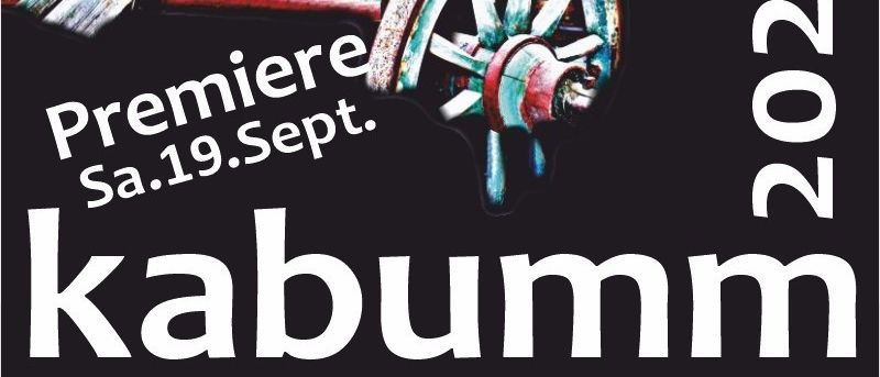 Plakat zur Premiere des Stücks 'kabumm' am modernen Stockerauer StraBentheater am 19. September 2020. Das Plakat zeigt einen alten Wagen in leuchtenden Farben.