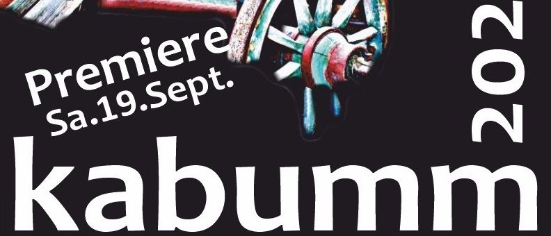 Plakat zur Premiere des Theaterstücks 'kabumm' im StraBentheater am 19. September 2020. Zeigt einen Vintage-Wagen vor schwarzem Hintergrund.