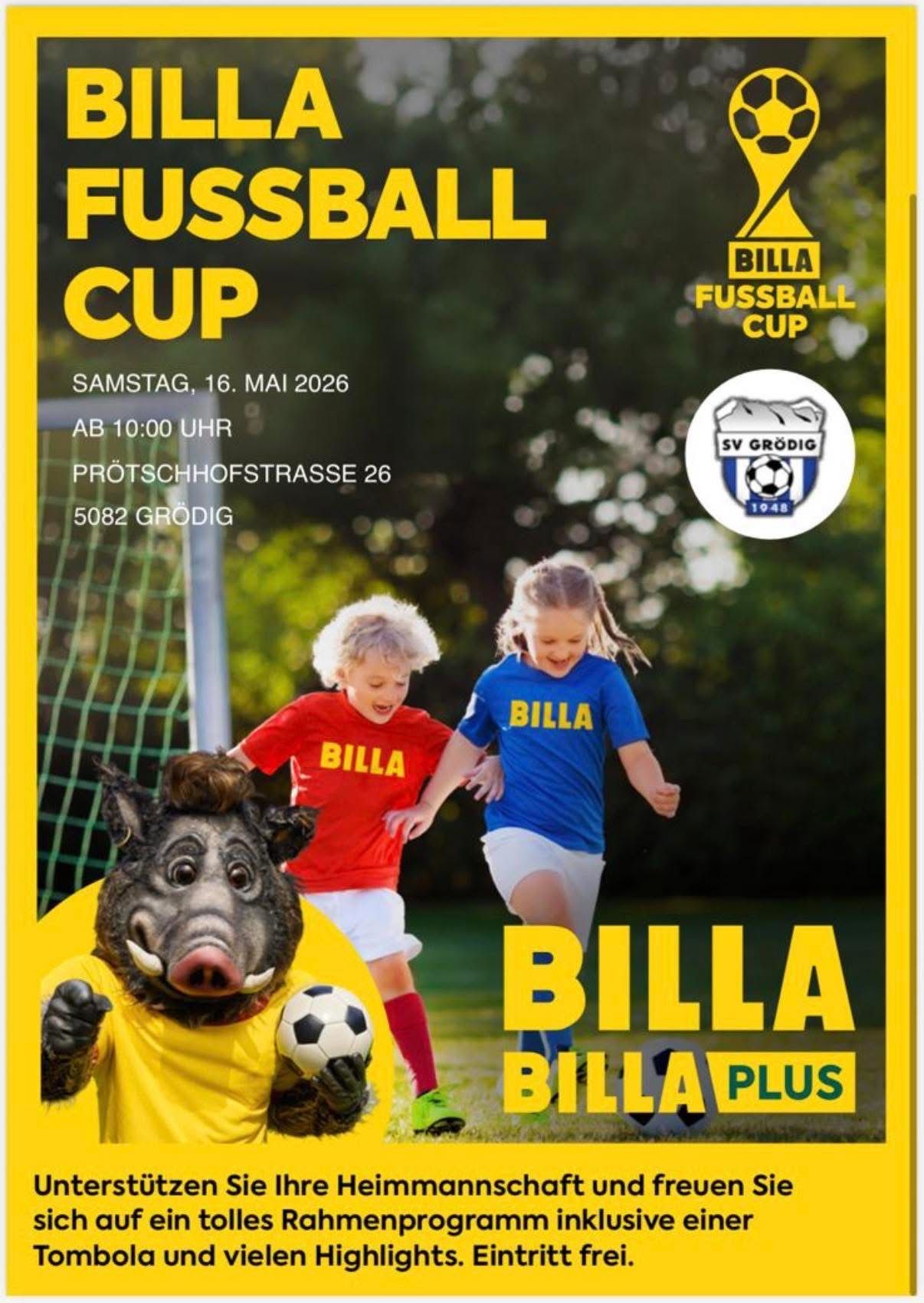 Plakat für den Billa Fußball Cup am 16. Mai 2026, Beginn um 10:00 Uhr in der Protschhofstrasse 26, Grodig. Ein Schwein als Maskottchen hält einen Fußball, während zwei Kinder im Hintergrund laufen.