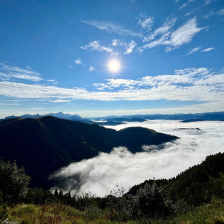 Bild enthält, Nature, Outdoors, Sky, Scenery, Cloud, Landscape, Mountain Range, Sun, Sunlight, Vegetation