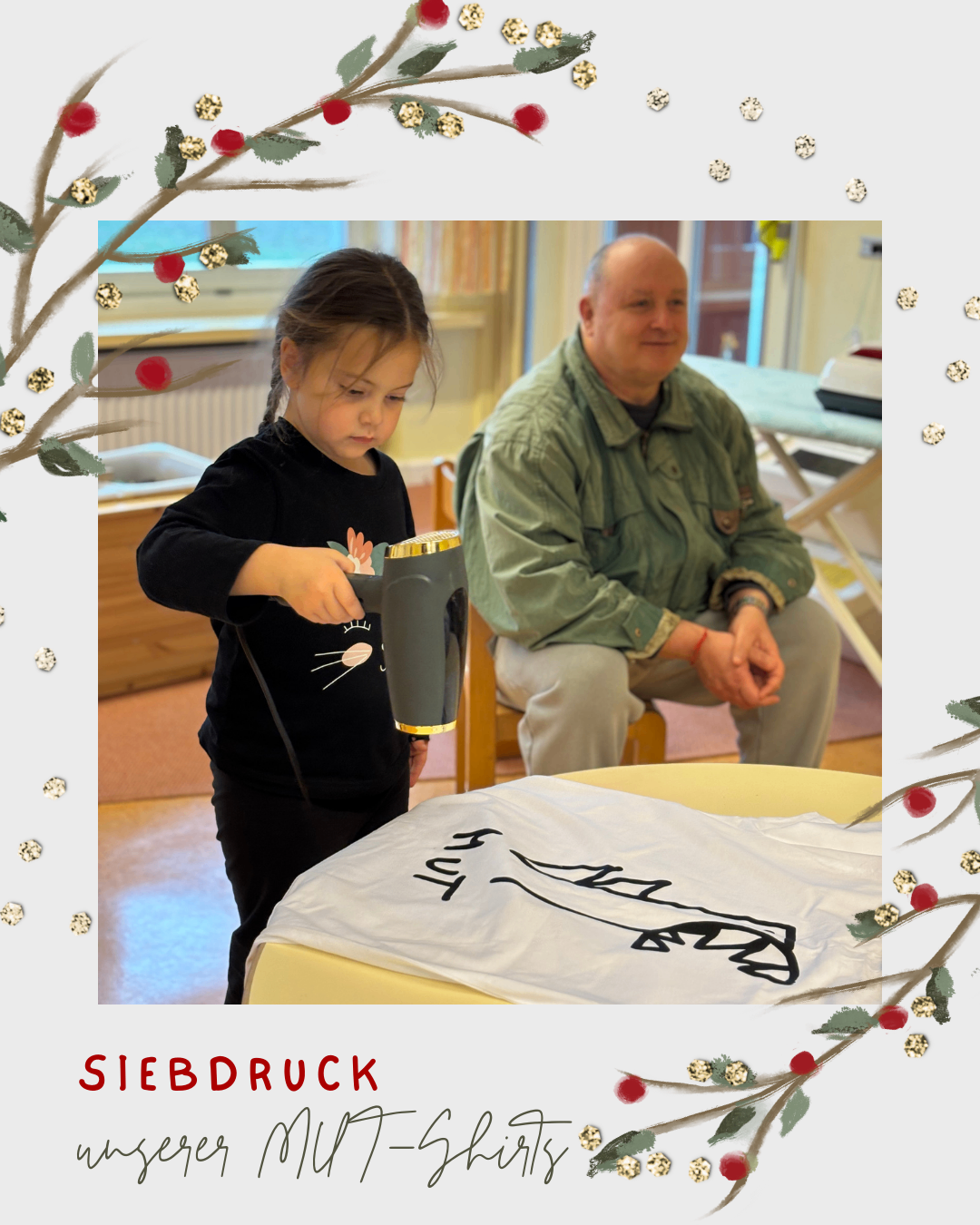 Ein junges Mädchen gießt Wasser aus einer Kanne in einen Becher, während ein Mann zusieht. Sie sind in einem Raum mit einem Schreibtisch, einem Stuhl und einer Tafel. Unten steht das Wort 'siebdruck'.