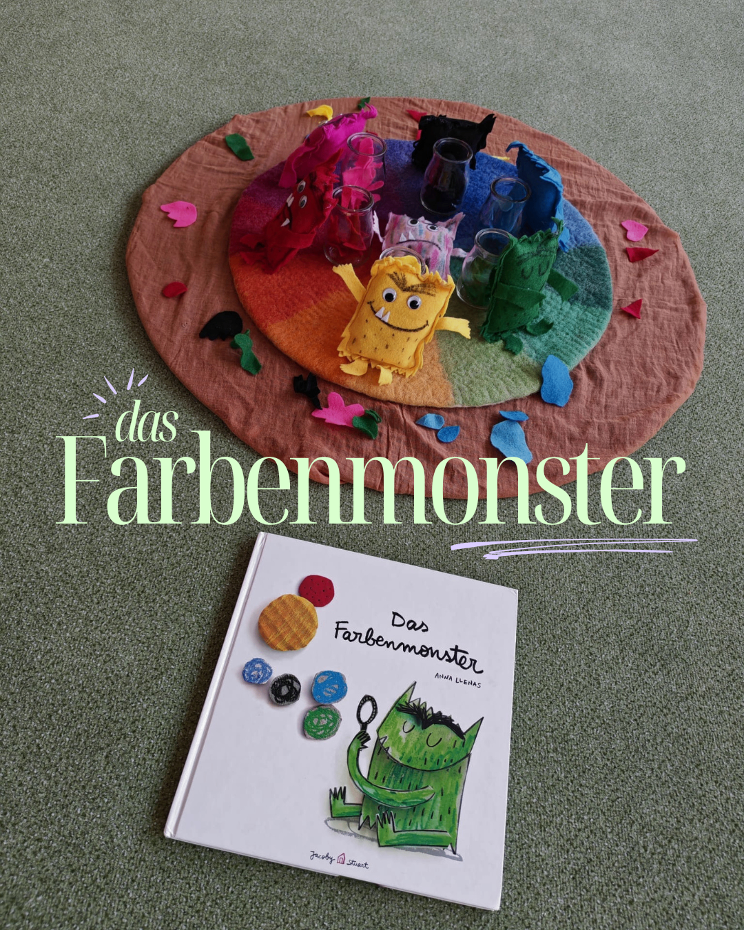 Ein bunter Kreisteppich mit verschiedenen Filzmonstern darauf. Unter dem Teppich liegt ein offenes Buch mit dem Titel 'Das Farbenmonster', das einen grünen Monster auf dem Cover zeigt.