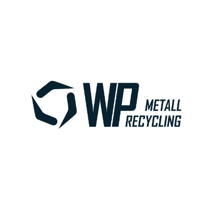 Das Logo von WP Metall Recycling zeigt die Buchstaben WP in fetter Schrift, links davon eine geometrische Form. Darunter steht Metall Recycling in kleinerer, kursiver Schrift. Das Design ist modern und minimalistisch.