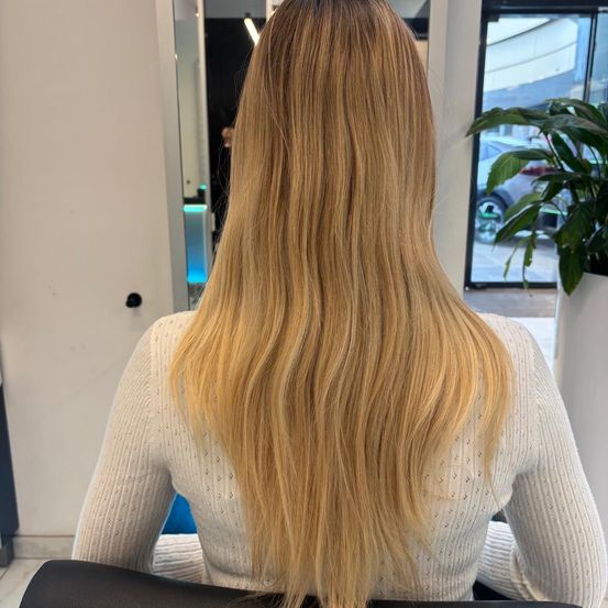 Bild enthält, Hair, Person, Adult, Female, Woman, Blonde, Brown Hair, Head