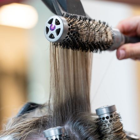 Bild enthält, Hairdresser, Person