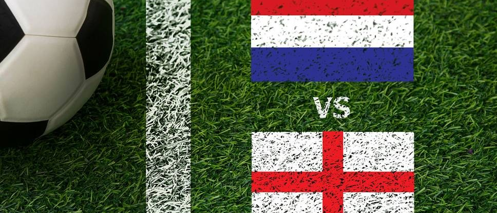 Bild enthält, Ball, Football, Soccer, Soccer Ball, Sport, Business Card, Paper, Text