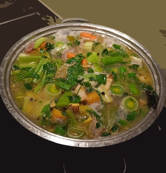 Bild enthält, Food, Meal, Dish, Bowl, Stew, Boiling, Cilantro, Food Presentation