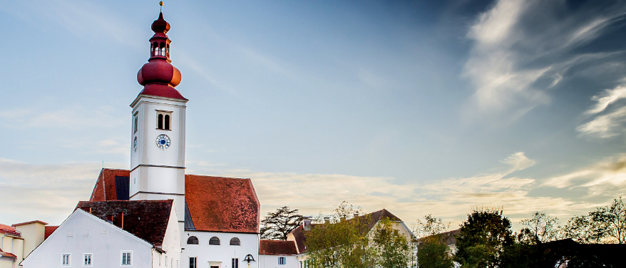 Bild enthält, Clock Tower, Tower, Spire, Monastery, Bell Tower, Housing, House, Roof