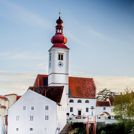 Bild enthält, Clock Tower, Tower, Spire, Monastery, Bell Tower, Housing, House, Roof