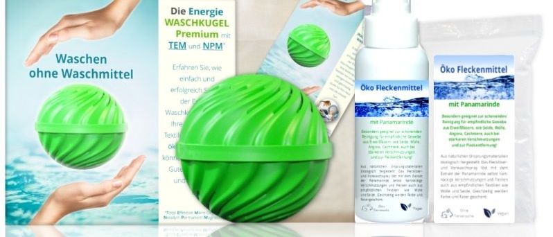 Bild enthält, Clothing, Hardhat, Helmet, Bag, Advertisement, Accessories, Handbag, Bottle, Cleaning, Person