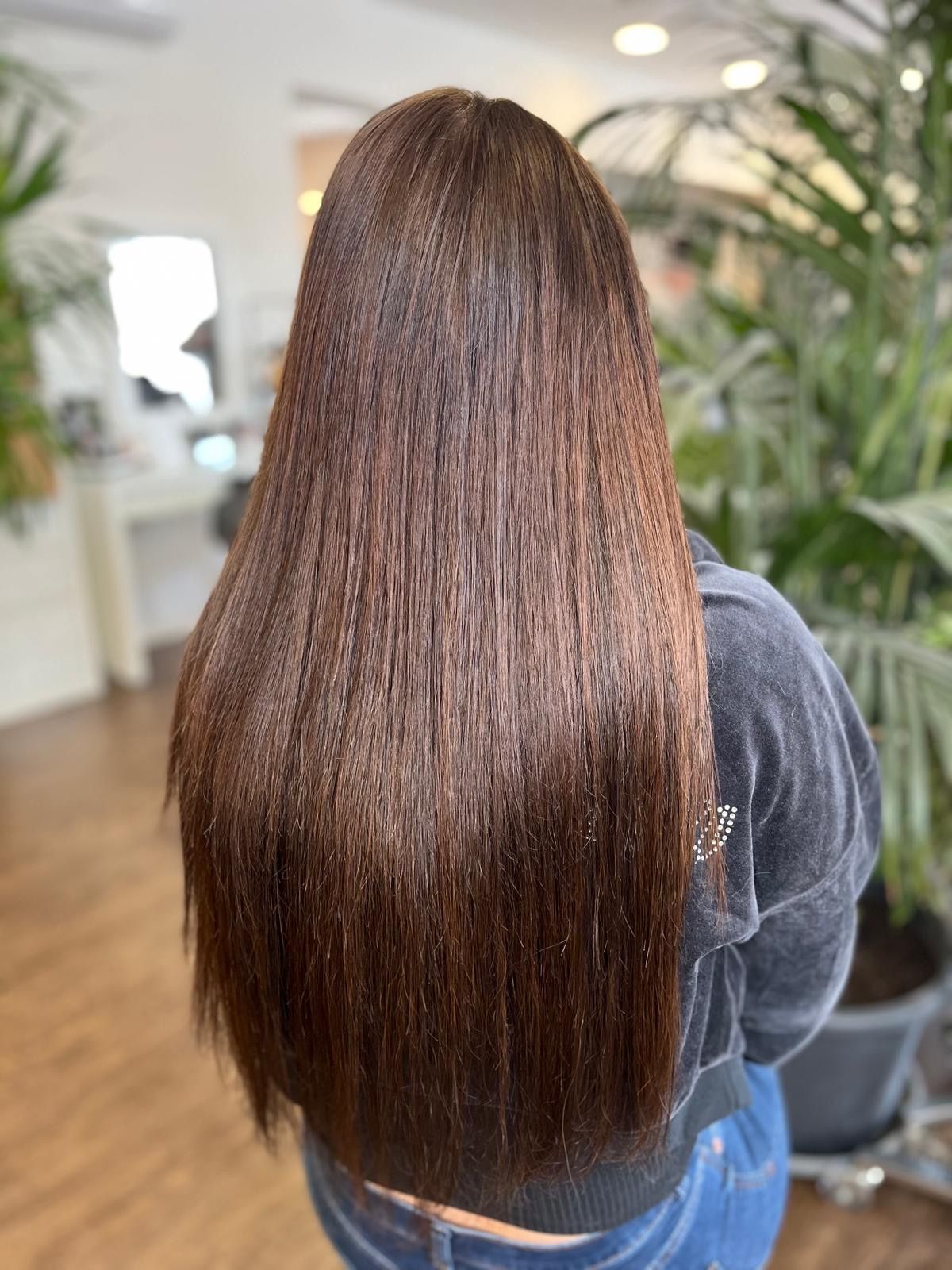 Bild enthält, Brown Hair, Hair, Person, Adult, Female, Woman