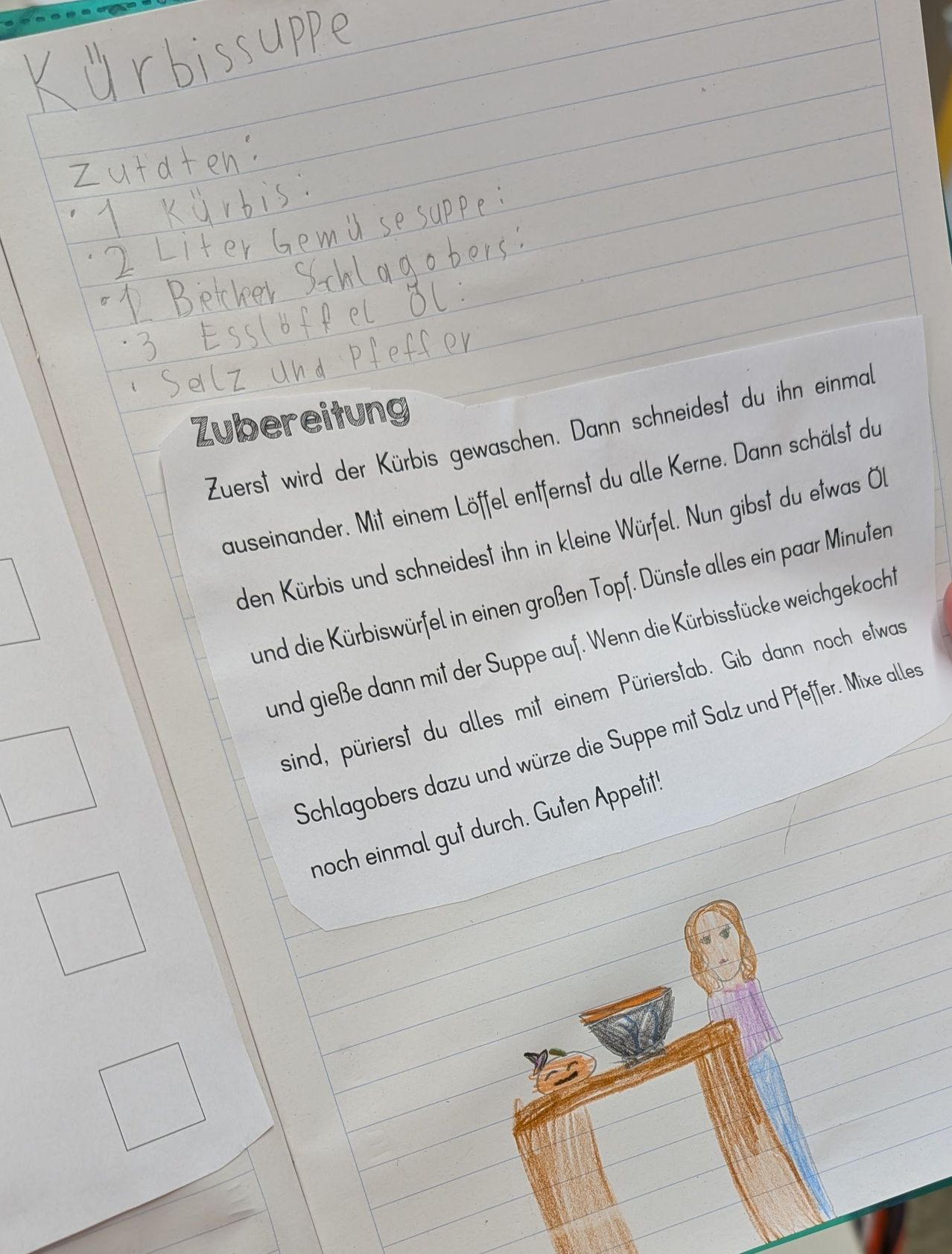Eine handgeschriebene Notiz und Illustration auf einer linierten Notizbuchseite beschreibt die Zubereitung einer Kürbissuppe. Zutaten sind Kürbis, Gemüse, Brühe, Salz und Pfeffer. Die Schritte umfassen das Waschen, Schälen und Würfeln des Kürbis.
