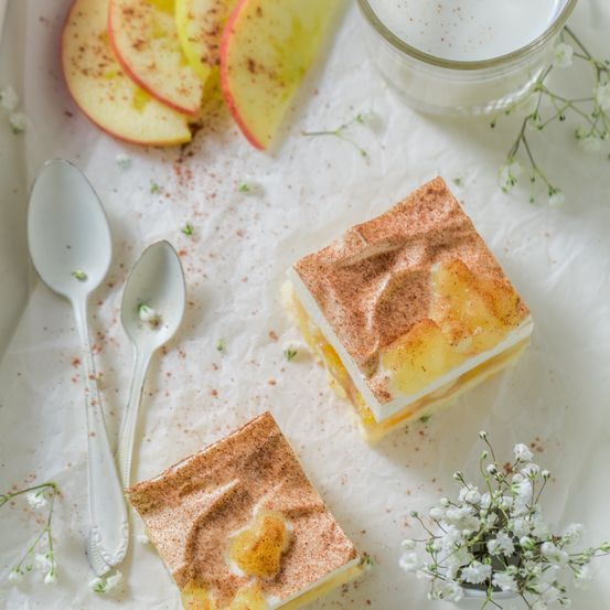 Bild enthält, Food, Food Presentation, Cutlery, Spoon, Dessert, Beverage, Milk, Bread