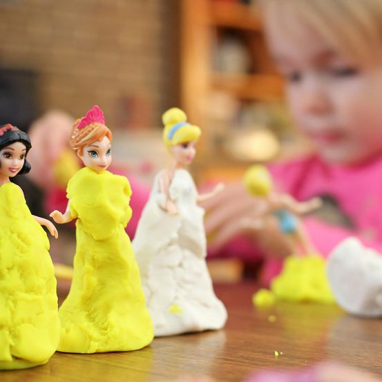 Bild enthält, Doll, Toy, Child, Female, Girl, Person, Face, Head, Figurine