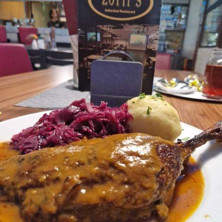 Bild enthält, Food, Food Presentation, Meat, Mutton, Person, Plate